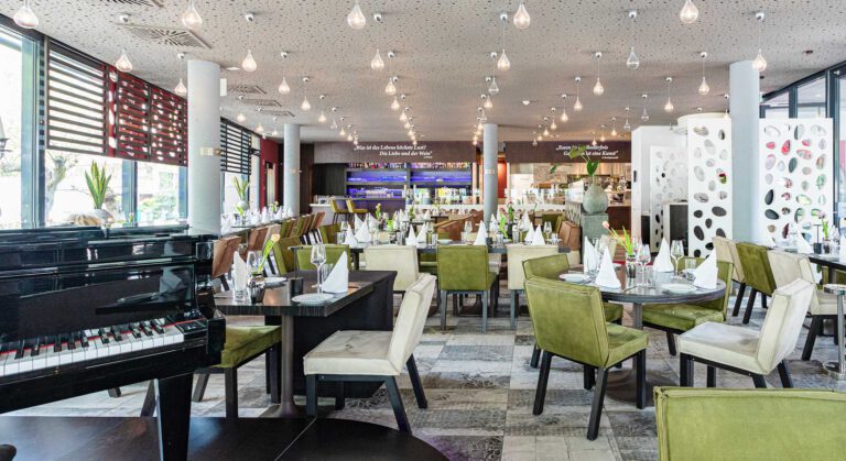 Innenansicht des Restaurants Finest Lezzet in Düsseldorf mit elegantem Ambiente, ideal für mediterrane Abende, Brunch und Events.